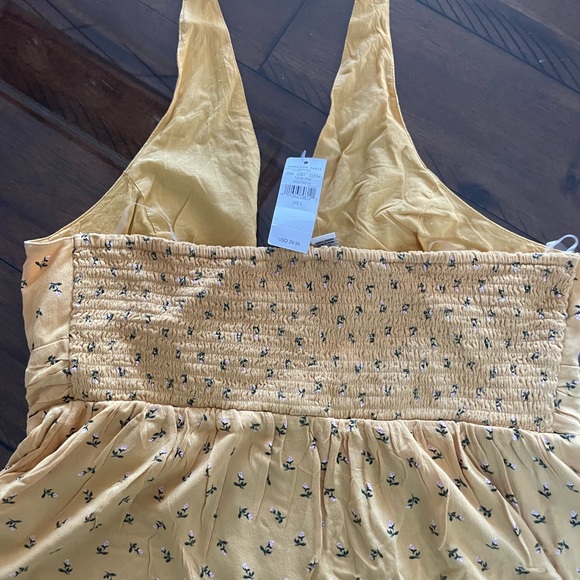 American Eagle Floral Halter Top NWT - Picture 4 of 6